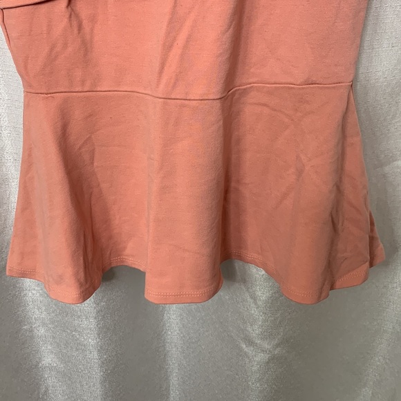 Windsor Peplum Blouse Ruffle Shoulder Color Peach Size Medium - Picture 3 of 7